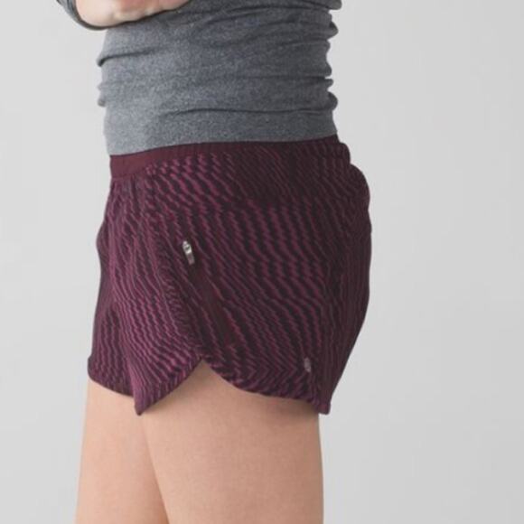 Lululemon Tracker Short III 4-way Stretch Bordeaux Drama  sz 4 EUC - Picture 3 of 10